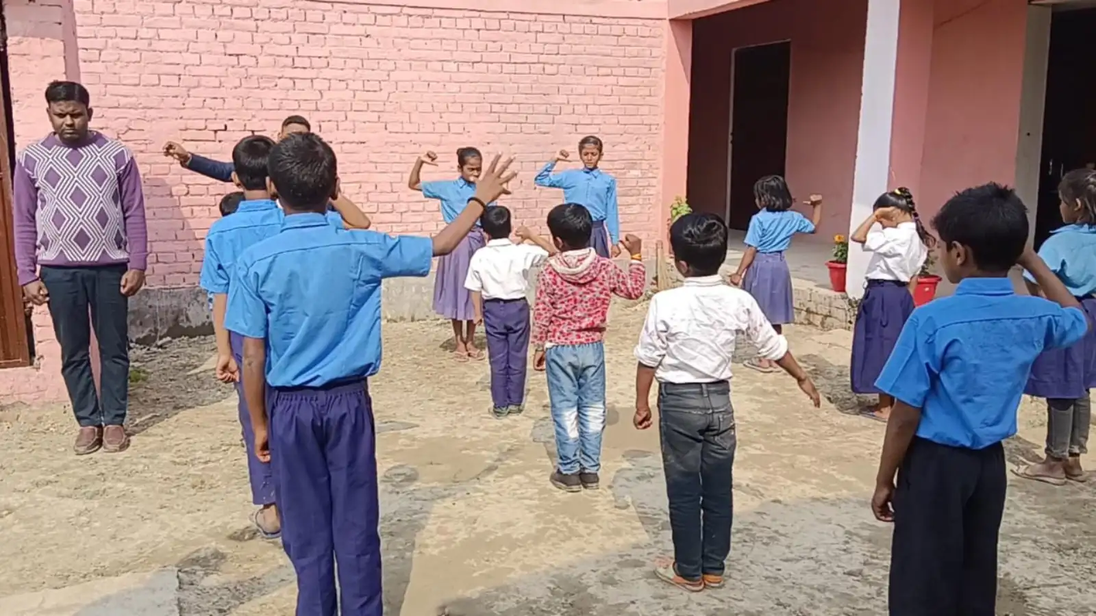 Bihar Teachers: बिहार में बढ़ाई जाएगी टीचरों की तादाद, समीक्षा में मानकों से कम मिले शिक्षक