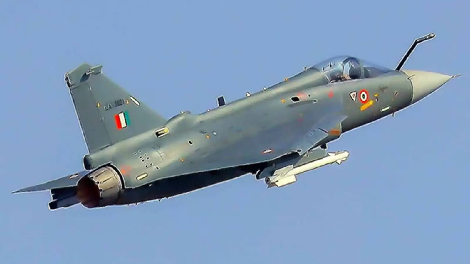 तेजस Mk1A विमान के नए इंजन में आई तकनीकी खराबी, अब रक्षा मंत्रालय ने लिया बड़ा फैसला
