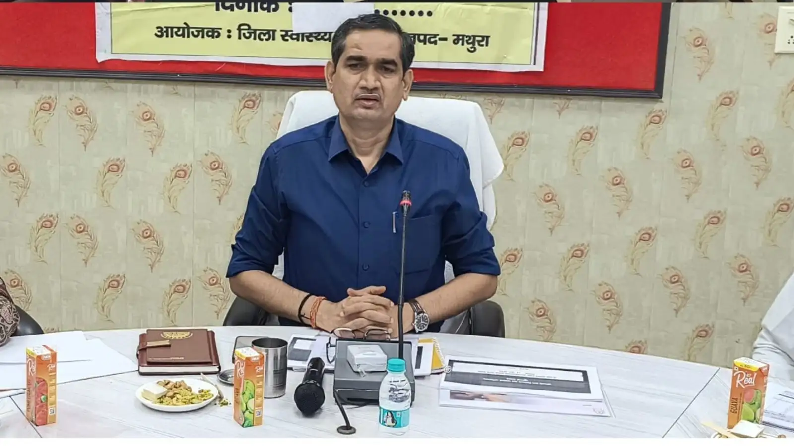 कौन हैं DM चंद्र प्रकाश सिंह? कृष्ण भक्तों पर बंदरों के हमले से दिलाएंगे मुक्ति, योजना के बारे में जानिए
