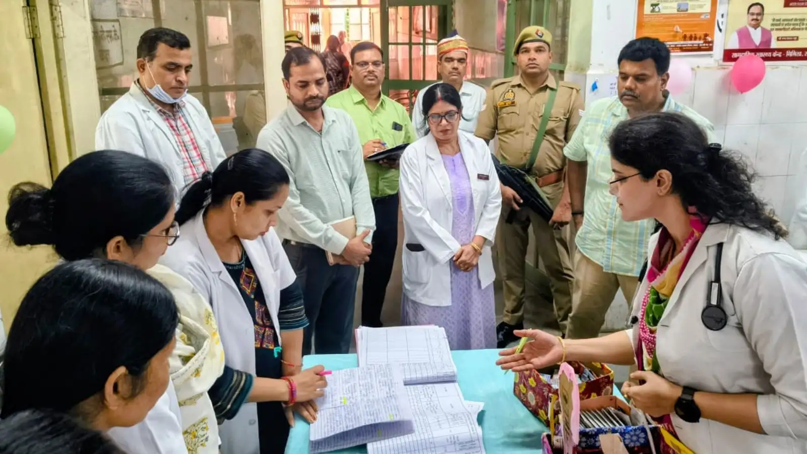 सीतापुर के DM ने CHC मिश्रिख का किया औचक निरीक्षण, डॉक्टरों और कर्मचारियों पर बरपा गुस्सा, वेतन रोकने का आदेश