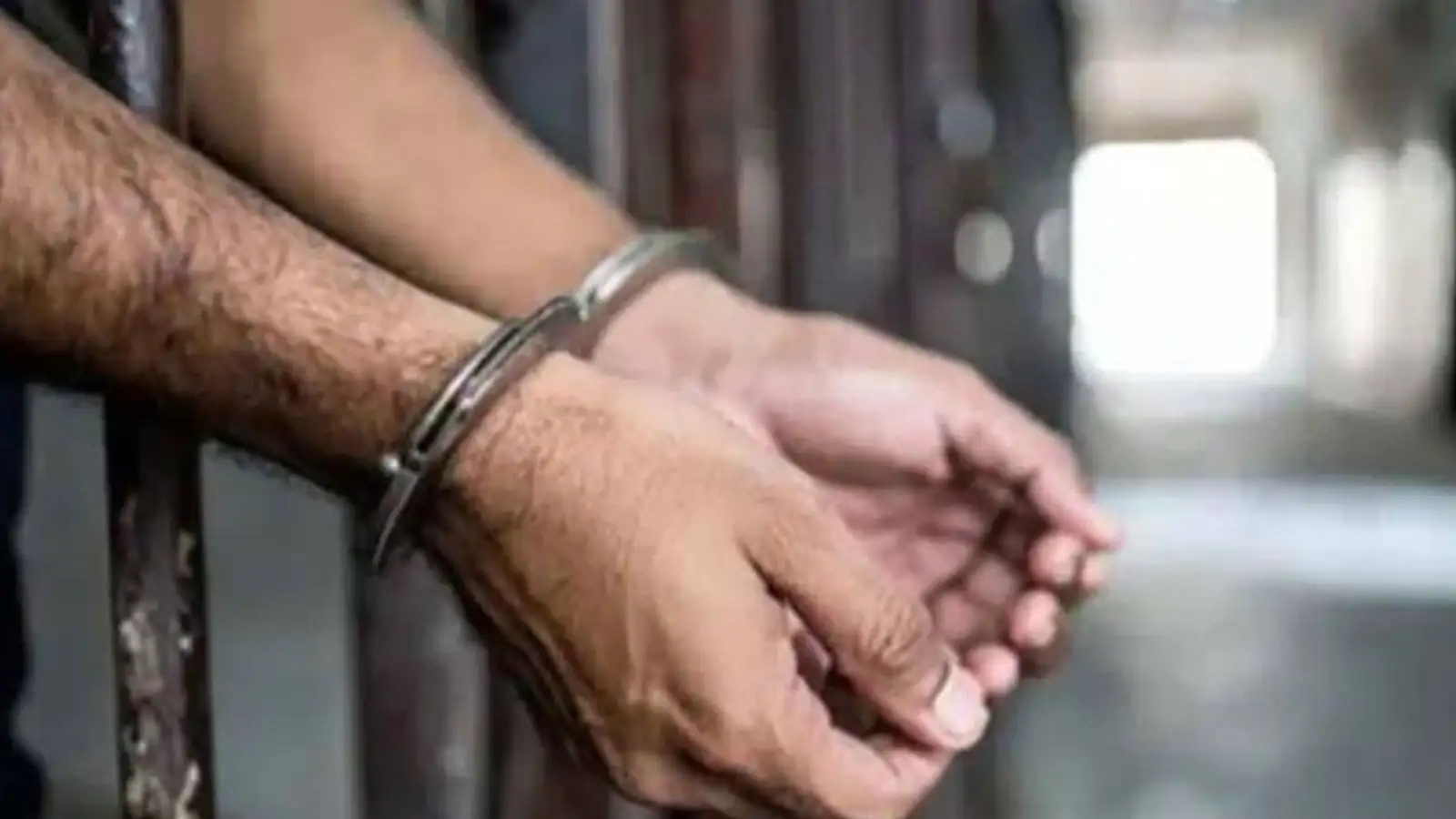 बिचौलिये का काम कर रहे थे दो पुलिसकर्मी, महाराष्ट्र के दो सिपाही कांकेर में गिरफ्तार, जांच में मिली कीमती सामग्री