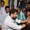 भरत तिवारी के घर पहुंचे चिराग पासवान: संवेदनशीलता की इस तस्वीर ने जीता दिल, पटना की सियासत में नई चर्चा