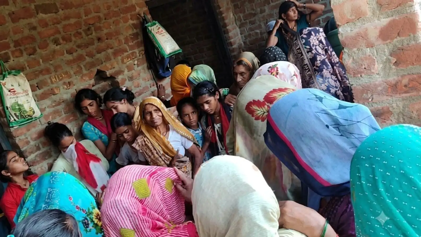बदायूं में शादी की धुन थमी, डीजे ट्रॉली में दौड़ा करंट, एक युवक की मौके पर मौत, मची चीख-पुकार