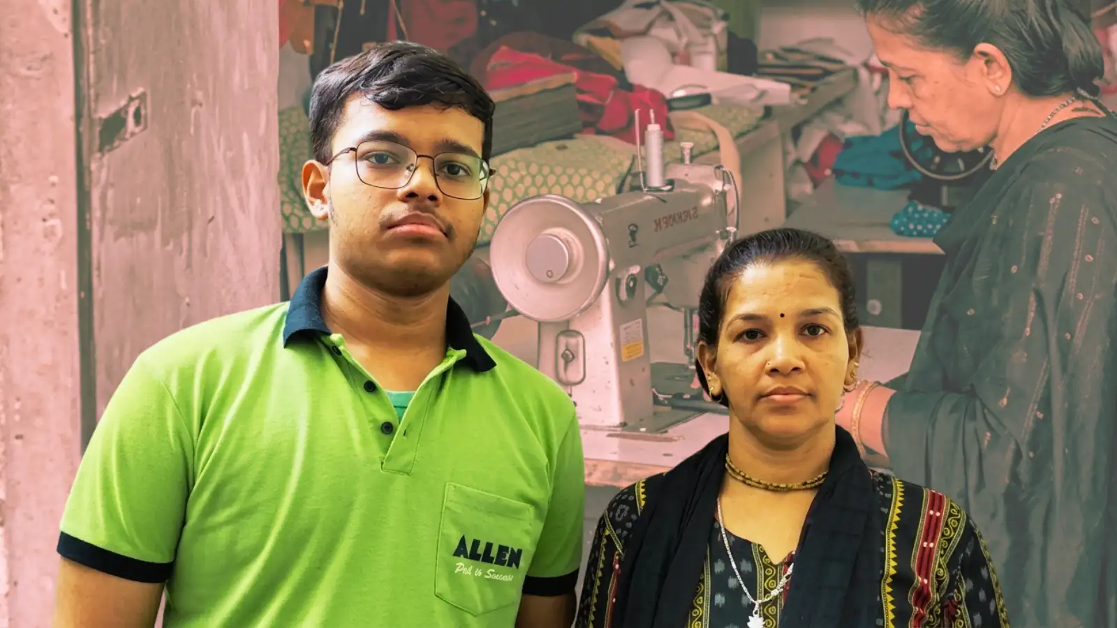 Success Story: पिता के निधन के बाद मां ने गहने गिरवी रखकर लिया कर्ज, दिन-रात कपड़े सिलकर बेटे को बनाया IITian