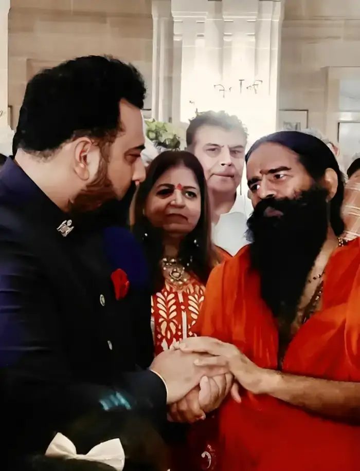 बाबा रामदेव और मेवाड़ राजघराने की शाही मौजूदगी