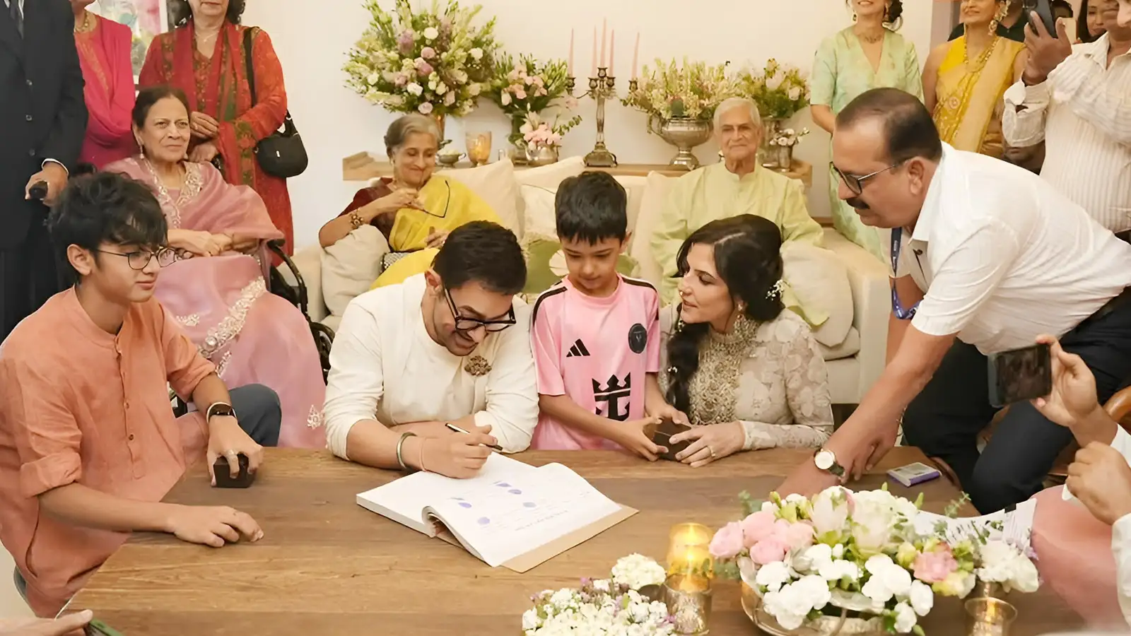आमिर खान नई दुल्हन गौरी और एक्स-वाइफ संग रहेंगे एक छत के नीचे! खानदान के लिए खरीदे दर्जनभर अपार्टमेंट्स