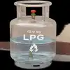 वजन आधा, फायदा ज्यादा! 10 किलो वाले LPG सिलेंडर को कमर्शियल बनाने की तैयारी में तेल कंपनियां