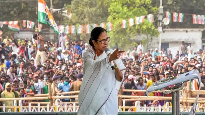 ममता बनर्जी ने भूख हड़ताल की थी