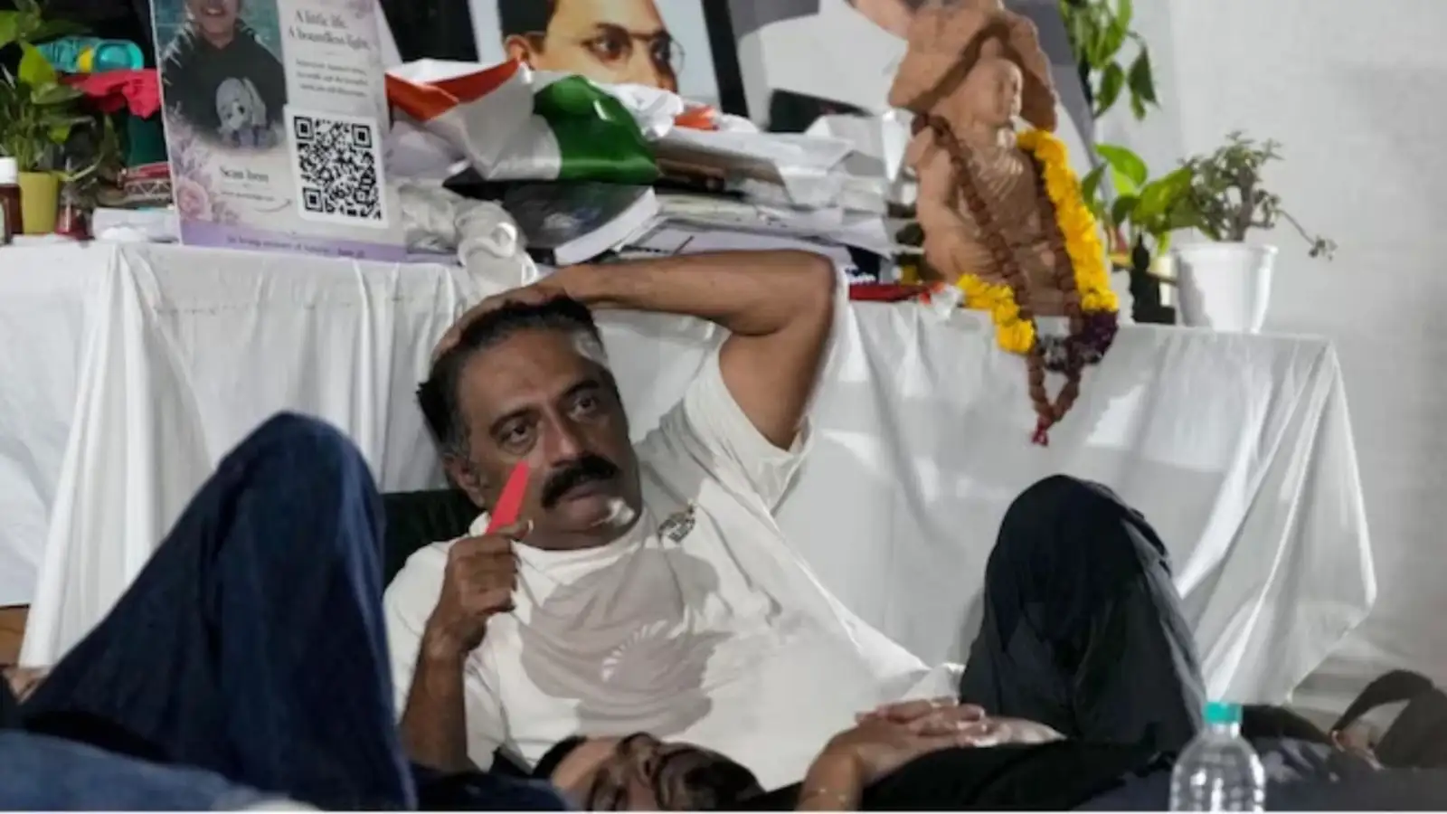'दूसरों की तरह मरने से पहले नहीं मर सकता', स्टार्स की चुप्पी पर प्रकाश राज की दो टूक, भगत सिंह-गांधी को किया याद