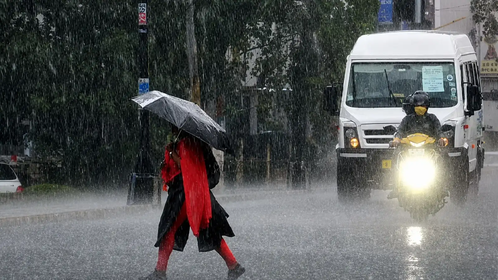 UP Weather Today, 26 July: यूपी में कल से दोबारा एक्टिव होगा मानसून, प्रदेश के अलग-अलग इलाकों में झमाझम बारिश की संभावना