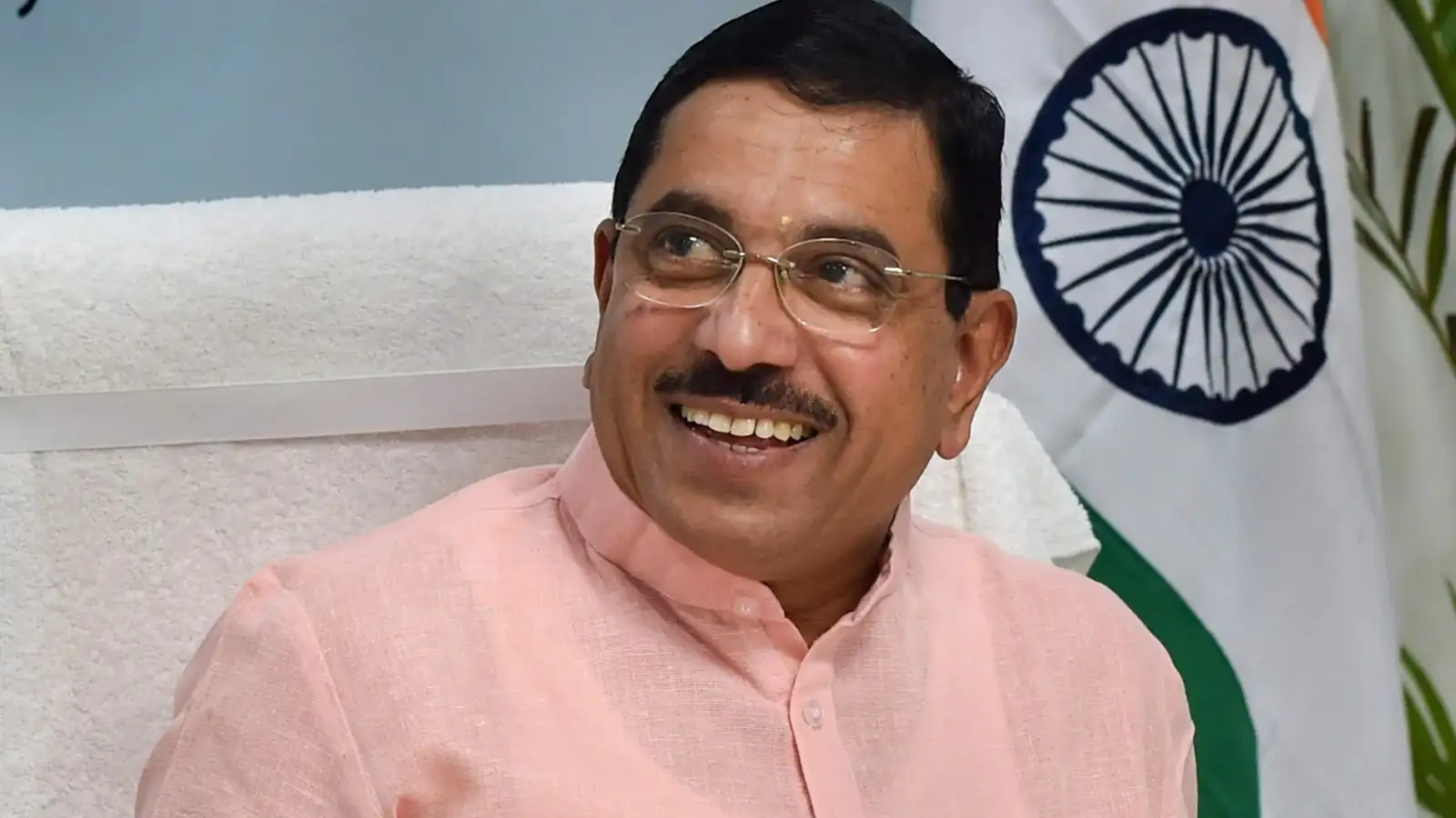 कर्नाटक के ब्राह्मण, आज तक नहीं हारे एक भी चुनाव, BJP blue eyed boy, जानिए नए शिक्षा मंत्री प्रह्लाद जोशी कौन