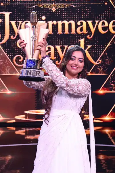 Indian Idol 16 Winner: ज्योतिर्मयी नायक ने जीता 'इंडियन आइडल 16', मिले ₹20  लाख, ओडिशा की बेटी ने रचा इतिहास - indian idol winner jyotirmayee nayak  takes home trophy and rs 20