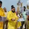 मथुरा में पप्पू यादव के खिलाफ संतों का प्रदर्शन, पुतला फूंककर सदस्यता रद्द करने की मांग, आंदोलन की चेतावनी