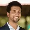 Success Story: 'क्या पिता की तरह मजदूरी करोगे?' टीचर के एक सवाल ने बदली जिंदगी, आज ₹4000 करोड़ की कंपनी के मालिक