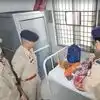कांवड़ लेकर आ रही नेहा भोली ने दिया जुड़वां बच्चों को जन्म, मुजफ्फरनगर SSP ने गणेश और कार्तिक रख दिए नाम