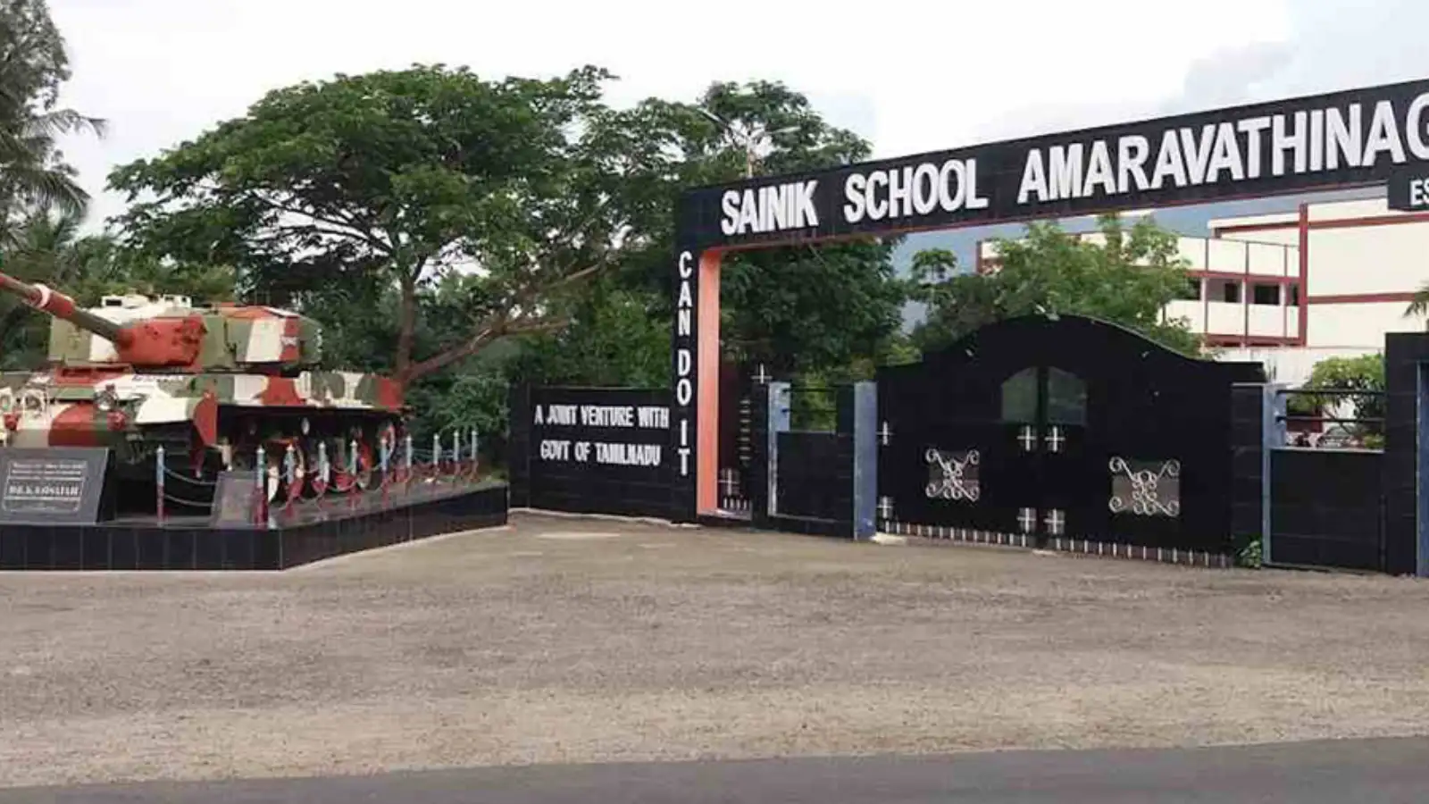 Sainik School Vacancy 2026: सैनिक स्कूल में निकली टीचिंग-नॉन टीचिंग स्टाफ की भर्ती, 15 अगस्त तक यहां भेजना होगा फॉर्म