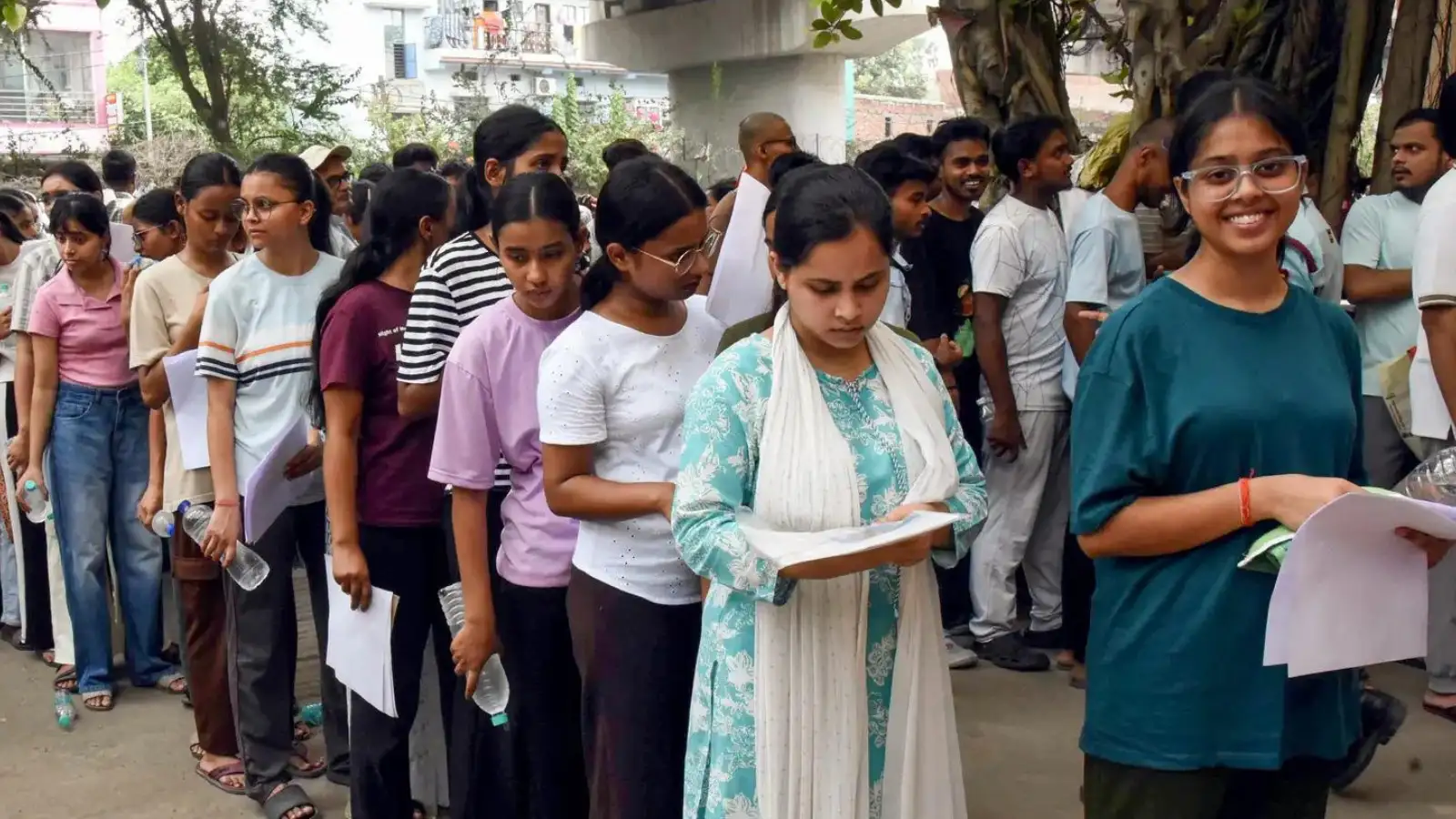 Medical Admission 2026: NEET काउंसलिंग शुरू, हर कैटेगरी में 2 अंक तक कैसे घट सकती है कट-ऑफ? एक्सपर्ट ने बताया