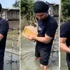 असम बाढ़ में लोगों के लिए नाव में सामान भरकर पहुंचे रणदीप हुड्डा, घुटनों तक  पानी में उतर घर-घर पहुंचा रहे राहत - assam floods randeep hooda distributes  essentials ...