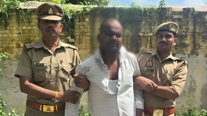 गोरखपुर: ‘रेप के बाद 45 मिनट तक लड़की को तड़पाया और हंसता रहा दरिंदा सिपाही’, घटना वाले दिन क्या हुआ खुद बताया गोरखपुर: ‘रेप के बाद 45 मिनट तक लड़की को तड़पाया और हंसता रहा दरिंदा सिपाही’, घटना वाले दिन क्या हुआ खुद बताया