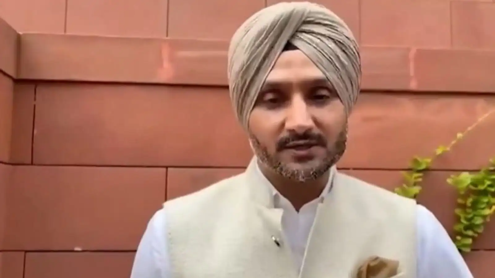 Harbhajan Singh: पंजाब में खिलाड़ियों के लिए कोई इंफ्रास्ट्रक्चर नहीं, राजनीतिक हालात पर BJP सांसद हरभजन सिंह ने क्या कहा?