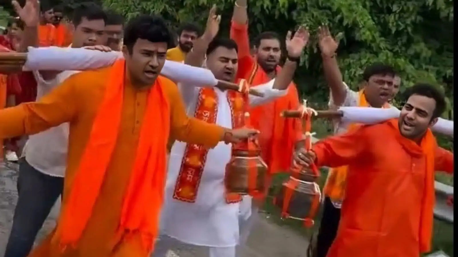 BJYM के अध्यक्ष तेजस्वी सूर्या बने कांवड़िया, हरिद्वार से ऋषिकेश तक कर रहे पैदल यात्रा