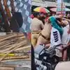 मुजफ्फरनगर में पुलिस का 'ऑपरेशन डंडा', डाक कांवड़ियों से दर्जनों लाठी-डंडे और 3 फरसे जब्त