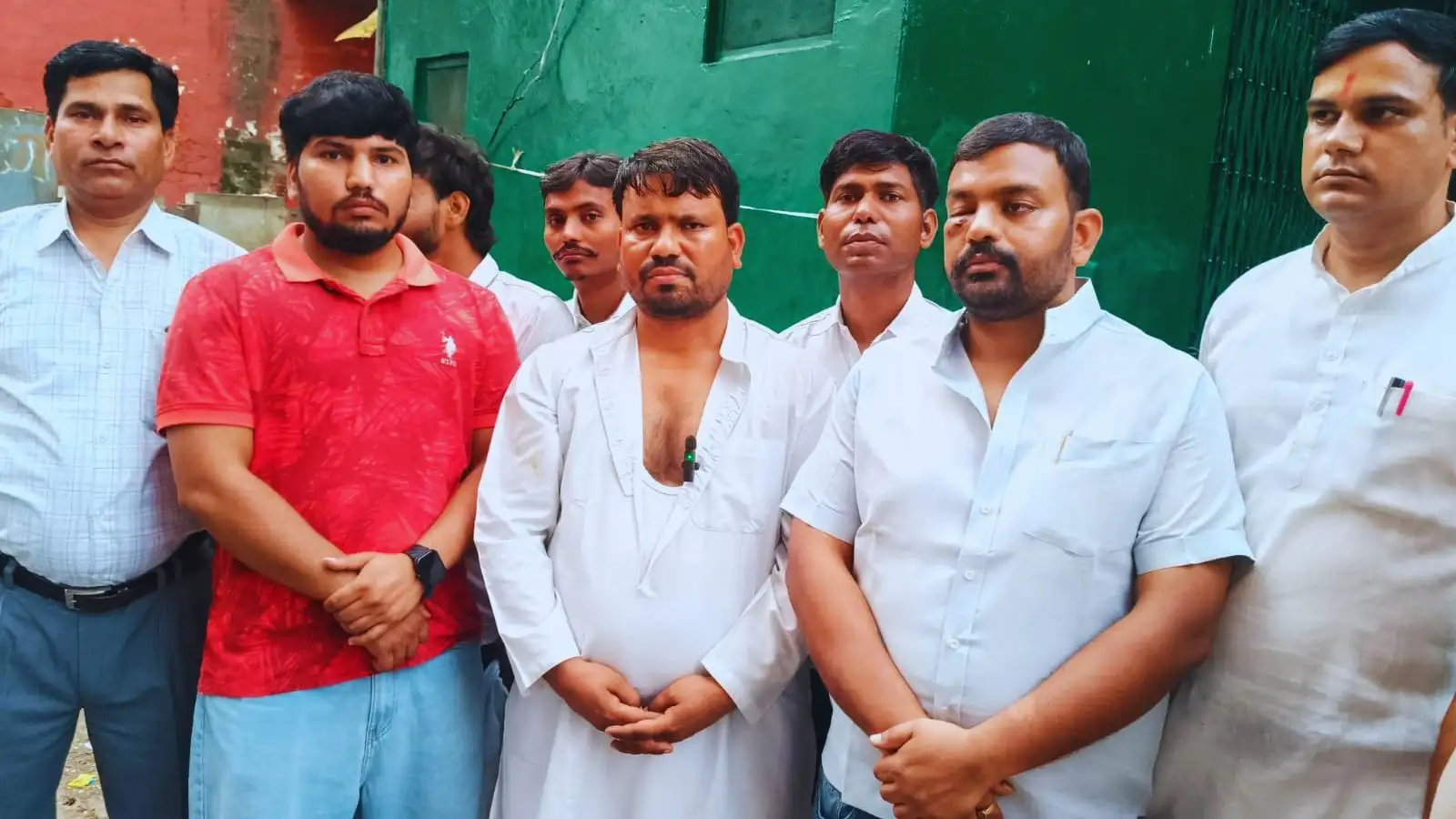 मथुरा में कांग्रेस के संगठन सृजन अभियान में बवाल; जमकर चले लात-जूते, पर्यवेक्षक के सामने भिड़ंत में जिलाध्यक्ष घायल