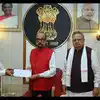 राज्यपाल से मुलाकात करने पहुंचे सीएम, 5 करोड़ रुपये का चेक सौंपा, 16 अगस्त  को दौरे पर जाएंगे गवर्नर - cm meets governor hands over cheque for 5 crore  governor to visit