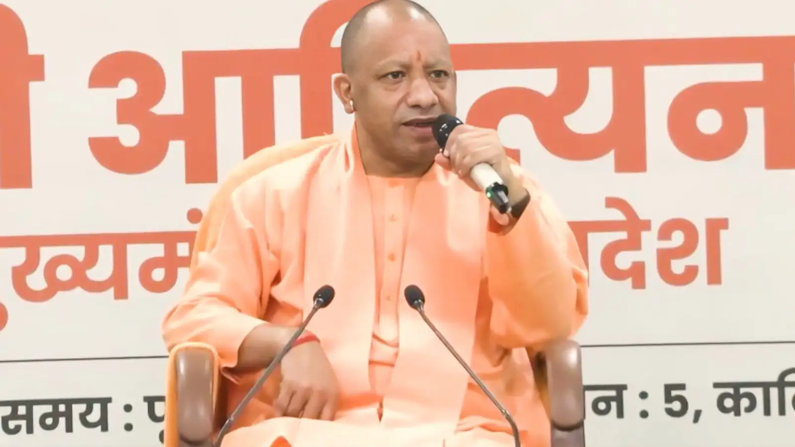 'मैं गा नहीं सकता तो बुरे लोगों पर बुलडोजर चला देता हूं', सीएम योगी ने चुटीले अंदाज में कलाकार को दिया जवाब