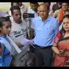 छात्र ने कहा- स्कूल में हम खुद लगाते हैं झाड़ू, कलेक्टर ने ध्यान से सुनी समस्याएं फिर किया फैसला, खुश हो गए विद्यार्थी