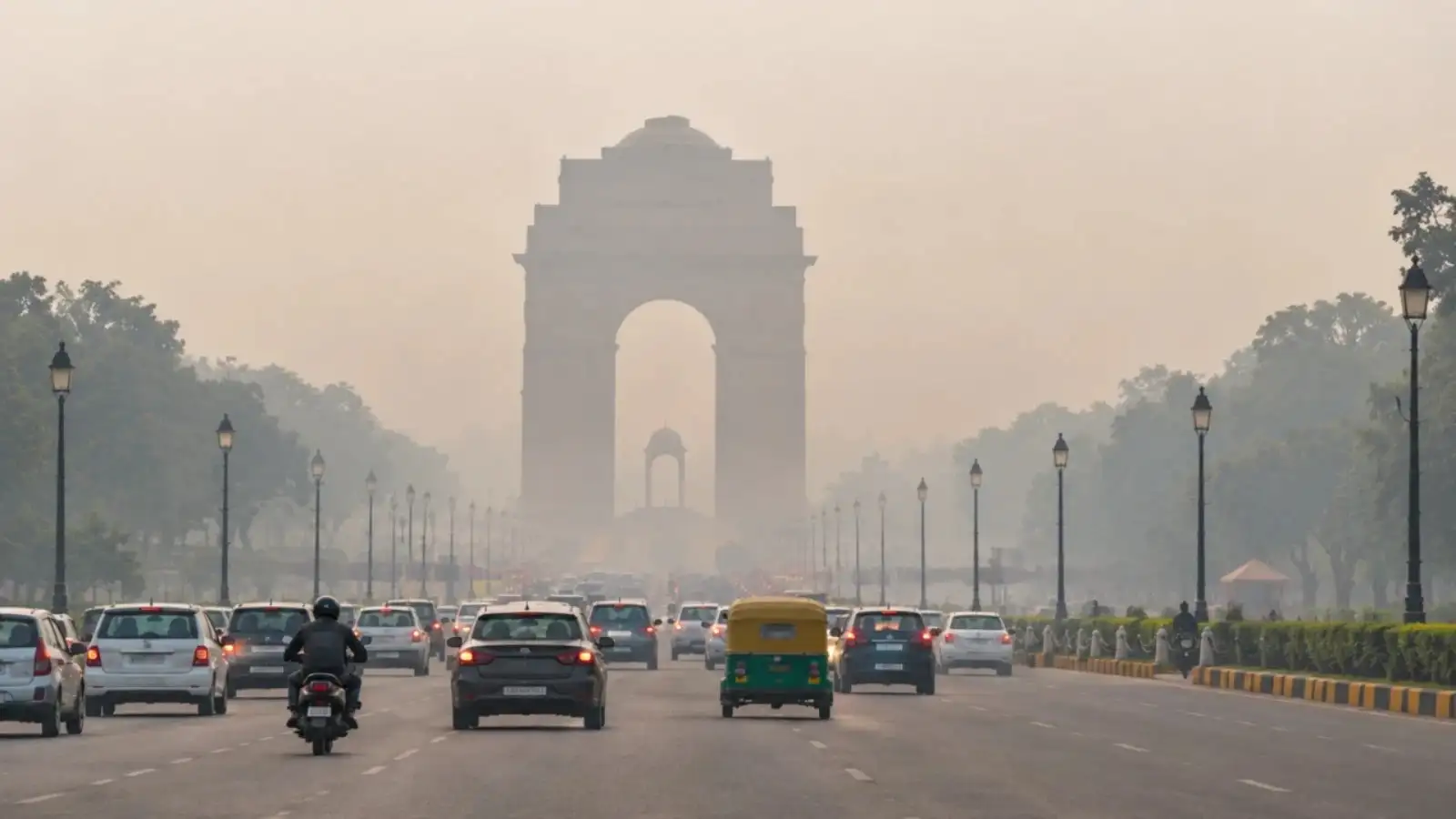 दिल्ली में सर्दियों की आहट के साथ बढ़ा प्रदूषण का डर, लोगों ने शुरू की बचाव की तैयारी