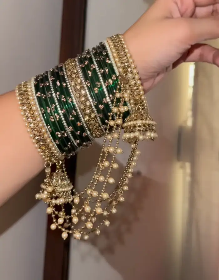 हैवी लुक के लिए चुनें ऐसा सेट