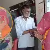 सरकारी बंगला छोड़ सड़कों पर IAS की पत्नी, हाथ जोड़ घर-घर जाकर मांग रही हैं वोट, दौसा चुनाव में बड़ा ट्विस्ट
