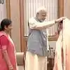 गीता से मिले पीएम मोदी, एदी फाउंडेशन को दिए एक करोड़ - Meeting with ...