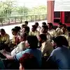 Delhi Metro: DMRC staff protesting for salary hike | दिल्ली मेट्रो : तो ...