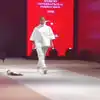 Cat Walk On Ramp In Istanbul,जब रैंप पर बिल्ली ने की 'कैटवॉक' तो देखने ...