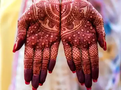 Karwa Chauth Ke Liye Mehndi Design: Karwa Chauth 2019 Mehandi designs -  करवा चौथ पर लगाने वाली मेहँदी: करवा चौथ पर इन खूबसूरत मेहंदी डिजाइंस से  सजाएं अपने हाथ