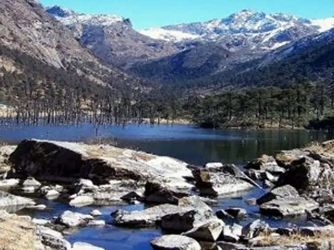 माधुरी दीक्षित के नाम से जानी जाती है यह खूबसूरत झील