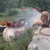 uncontrolled lpg gas tanker overturned on highway in Dausa : दौसा हाइवे ...