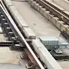 Delhi Metro News Update,मेट्रो ट्रैक पर लगी पॉइंट मशीनों को ठीक करने के ...