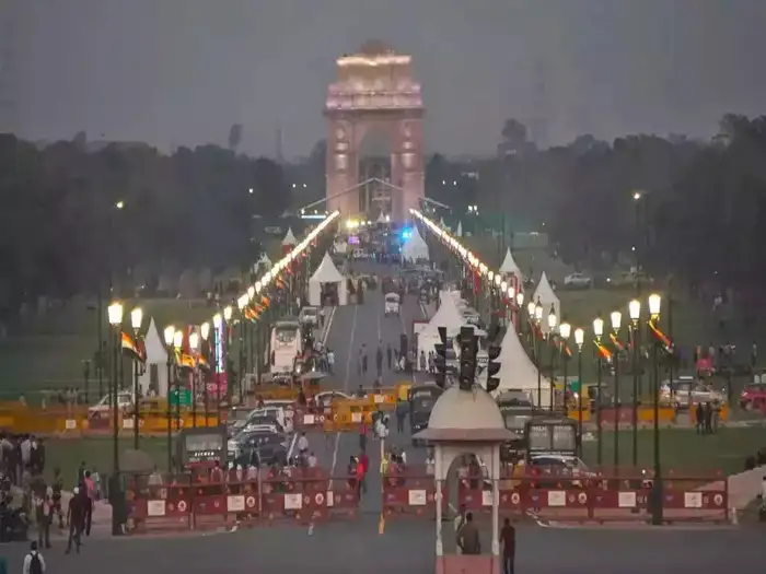 अब कर्तव्य पथ...लाल किले से वो ऐलान पीएम मोदी धीरे-धीरे मिटा रहे हैं ...