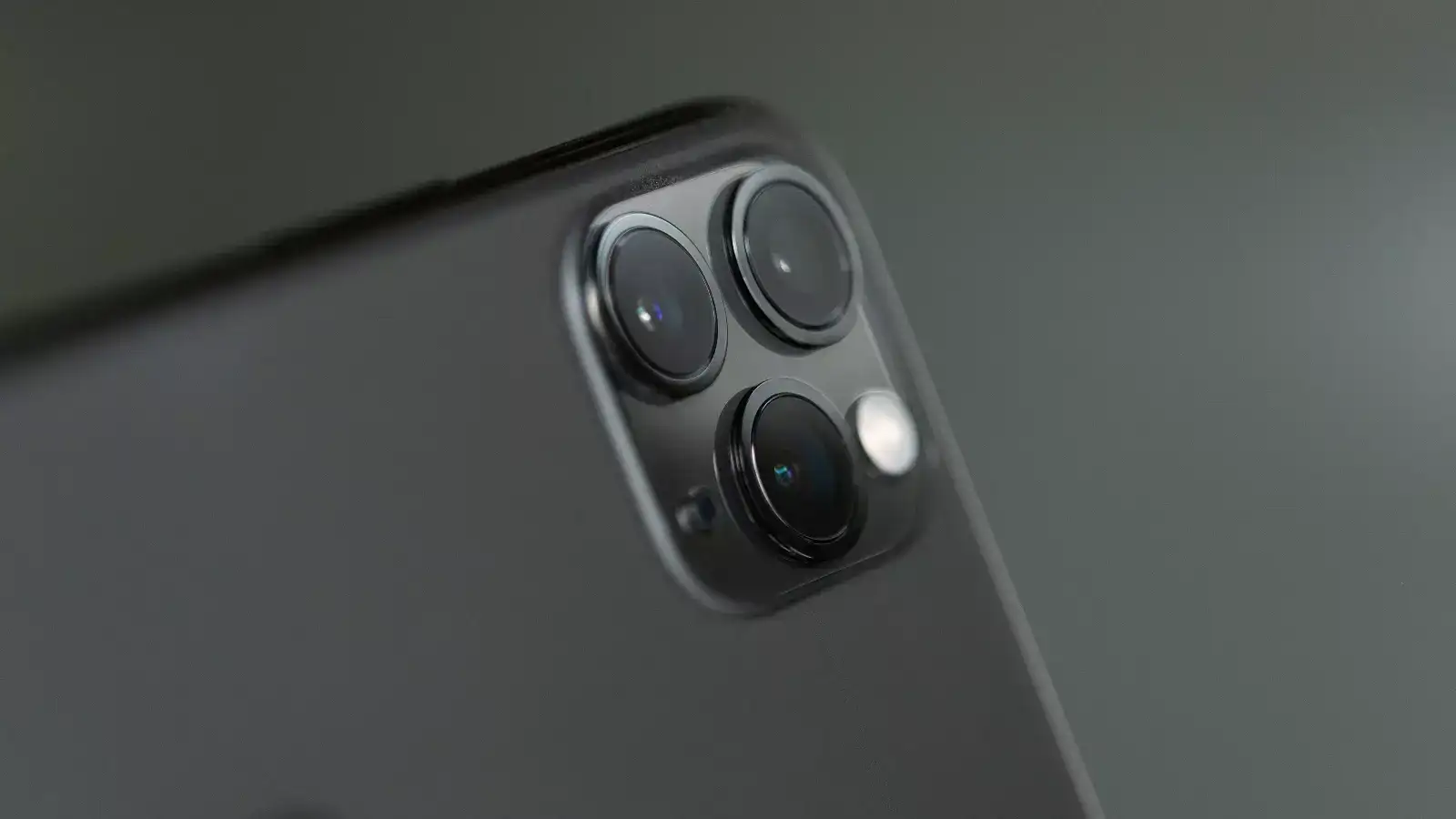 Are Smaller Pixels Worse? Sensor Technology Myths Explained