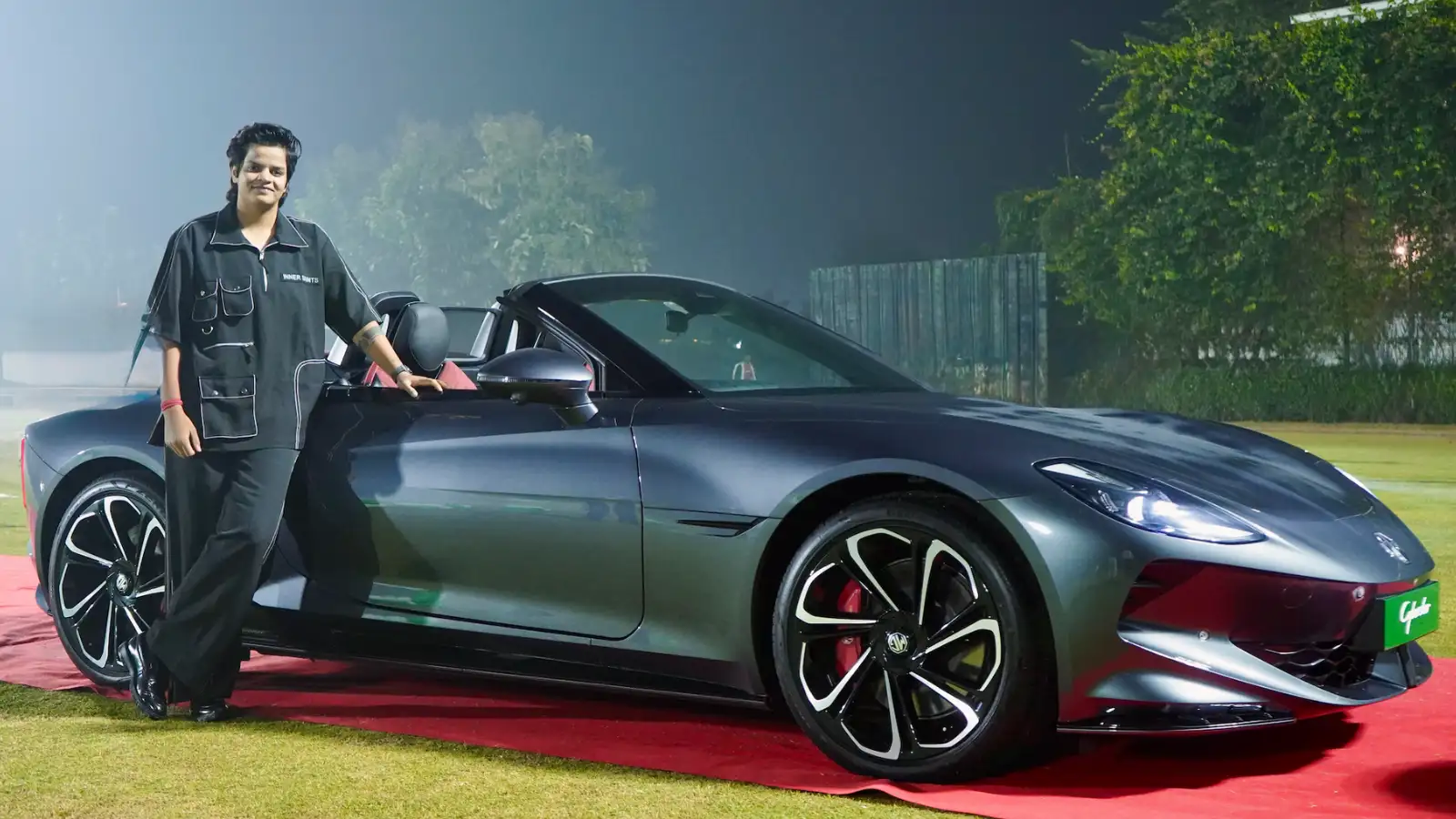 धाकड़ क्रिकेटर शेफाली वर्मा ने खरीदी MG Cyberster, बिजली की रफ्तार से भागती है यह इलेक्ट्रिक स्पोर्ट्स कार