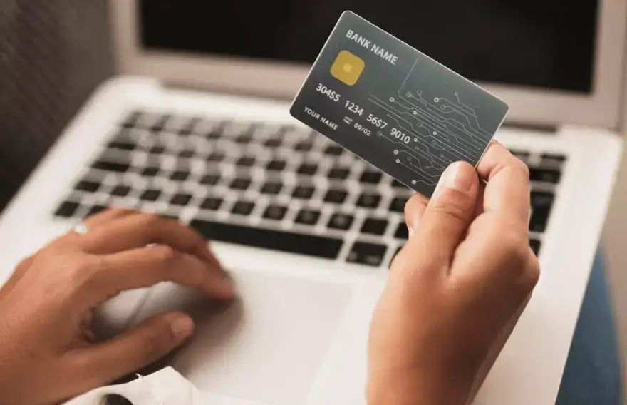 Should You Own Multiple Credit Cards? Weighing the Pros and Cons