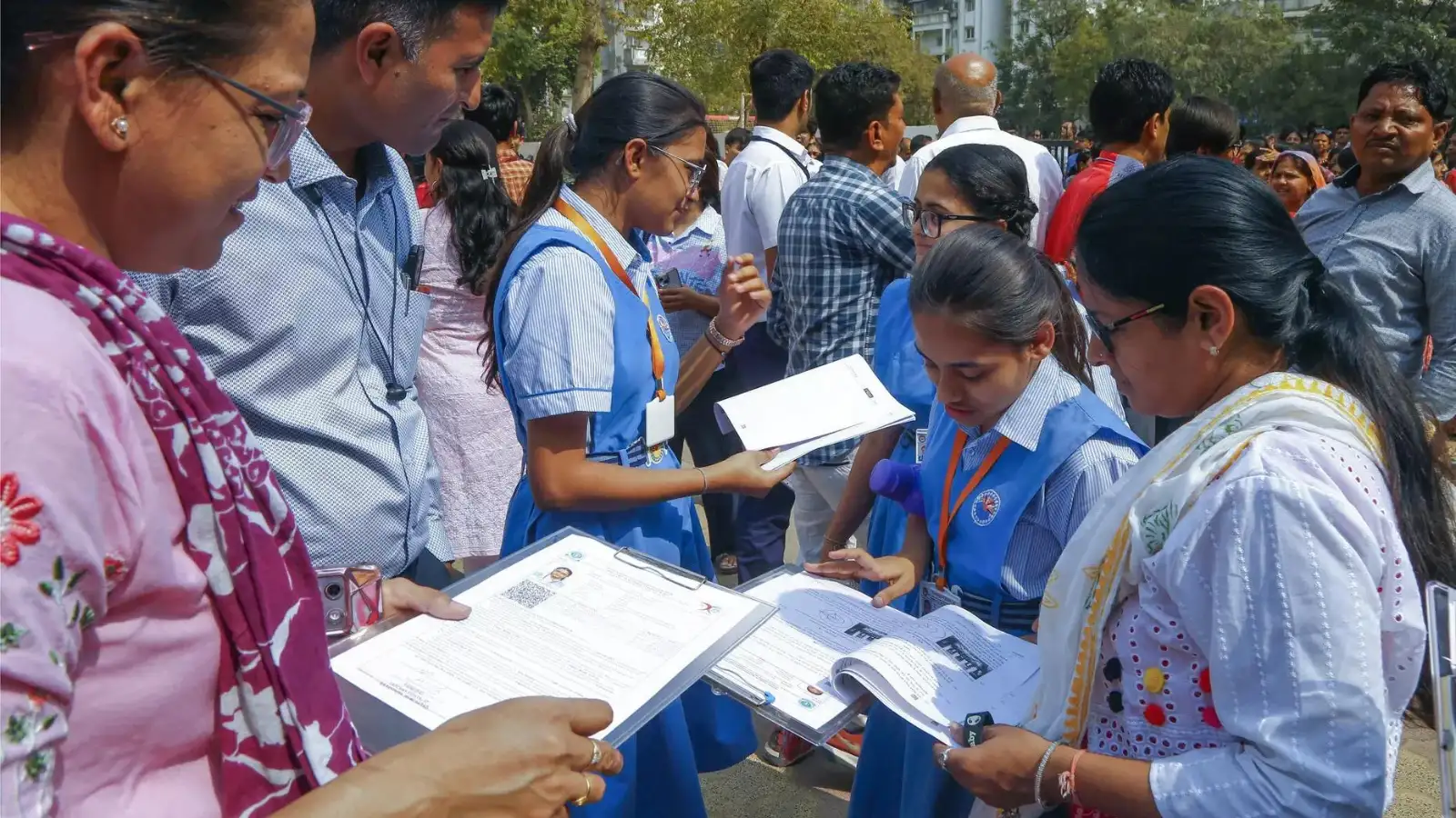 CBSE 10वीं 2nd बोर्ड परीक्षा के नाम पर नाजायज फीस वसूल रहे स्कूल, जानें नियम