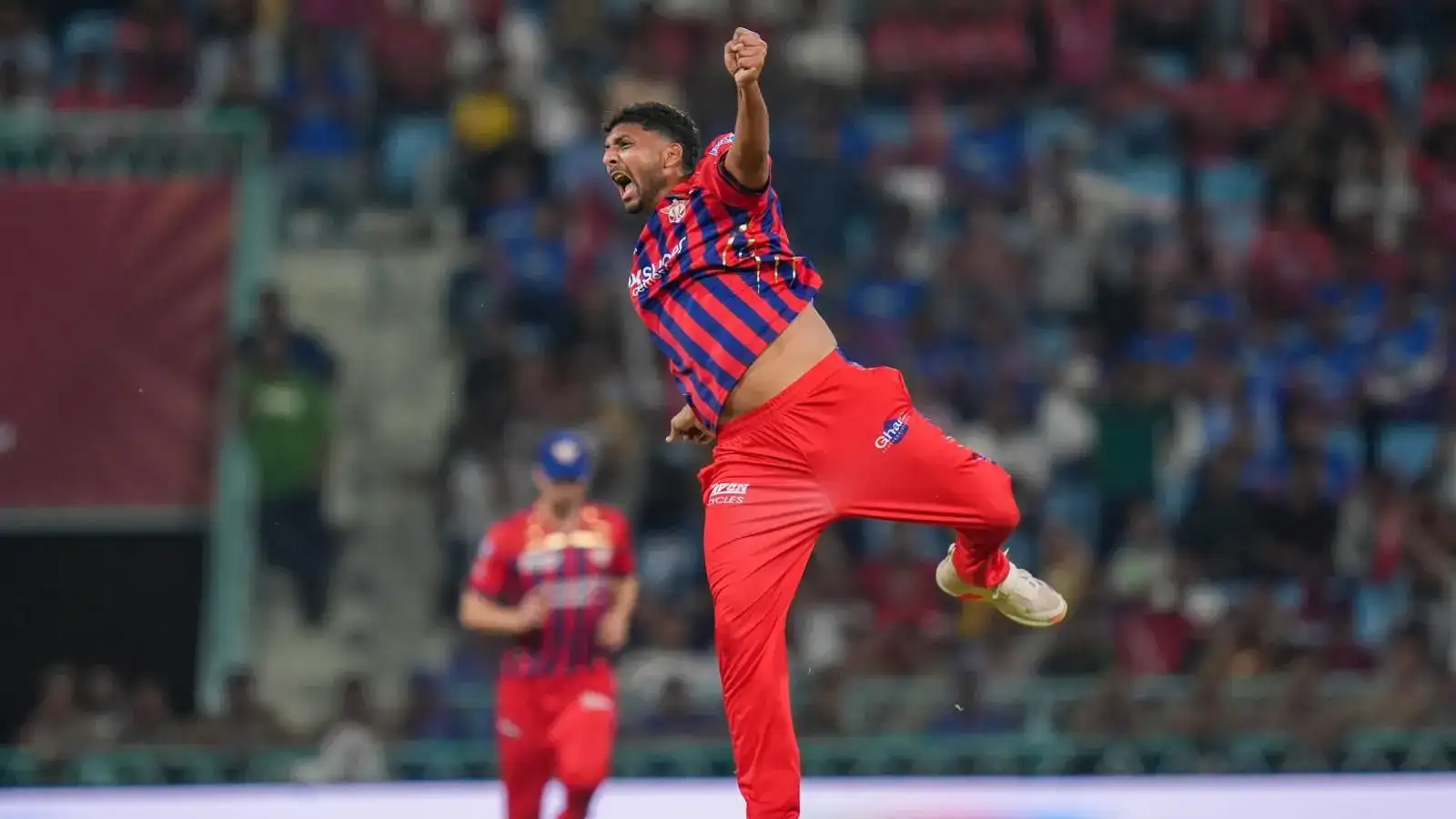 दो साल बाद वापसी, तीसरी गेंद पर ही लिया विकेट, मोहसिन खान का आईपीएल में ड्रीम कमबैक