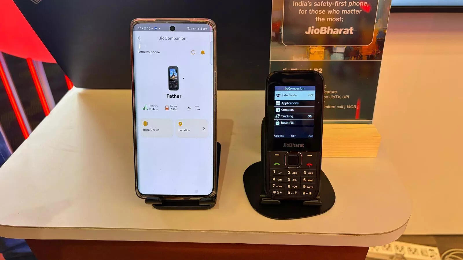 Jio Bharat V4 : 799 रुपये में देश का पहला सेफ्टी शील्‍ड फोन लाई जियो, 100 रुपये में होगा बुक