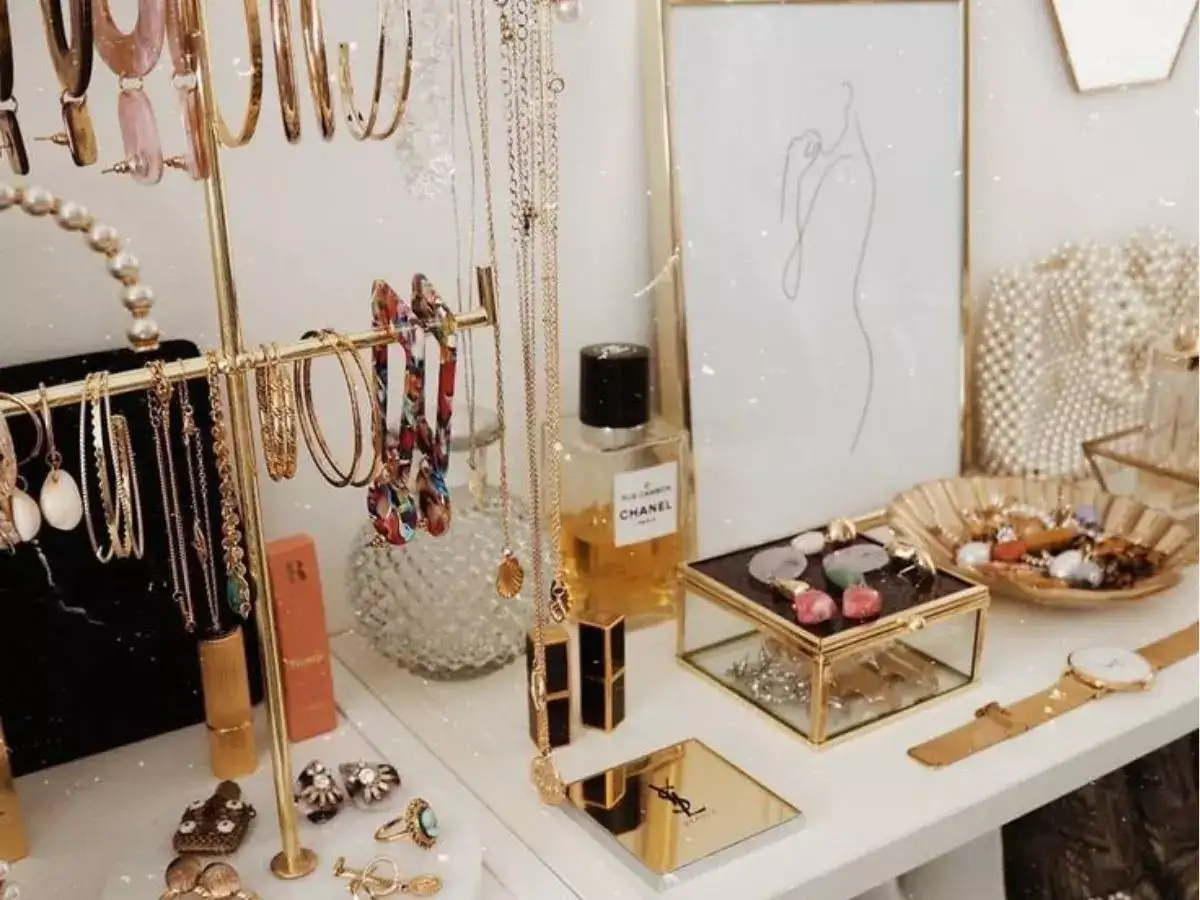 Accessorizing 101: How To Elevate Your Outfit With The Right Accessories