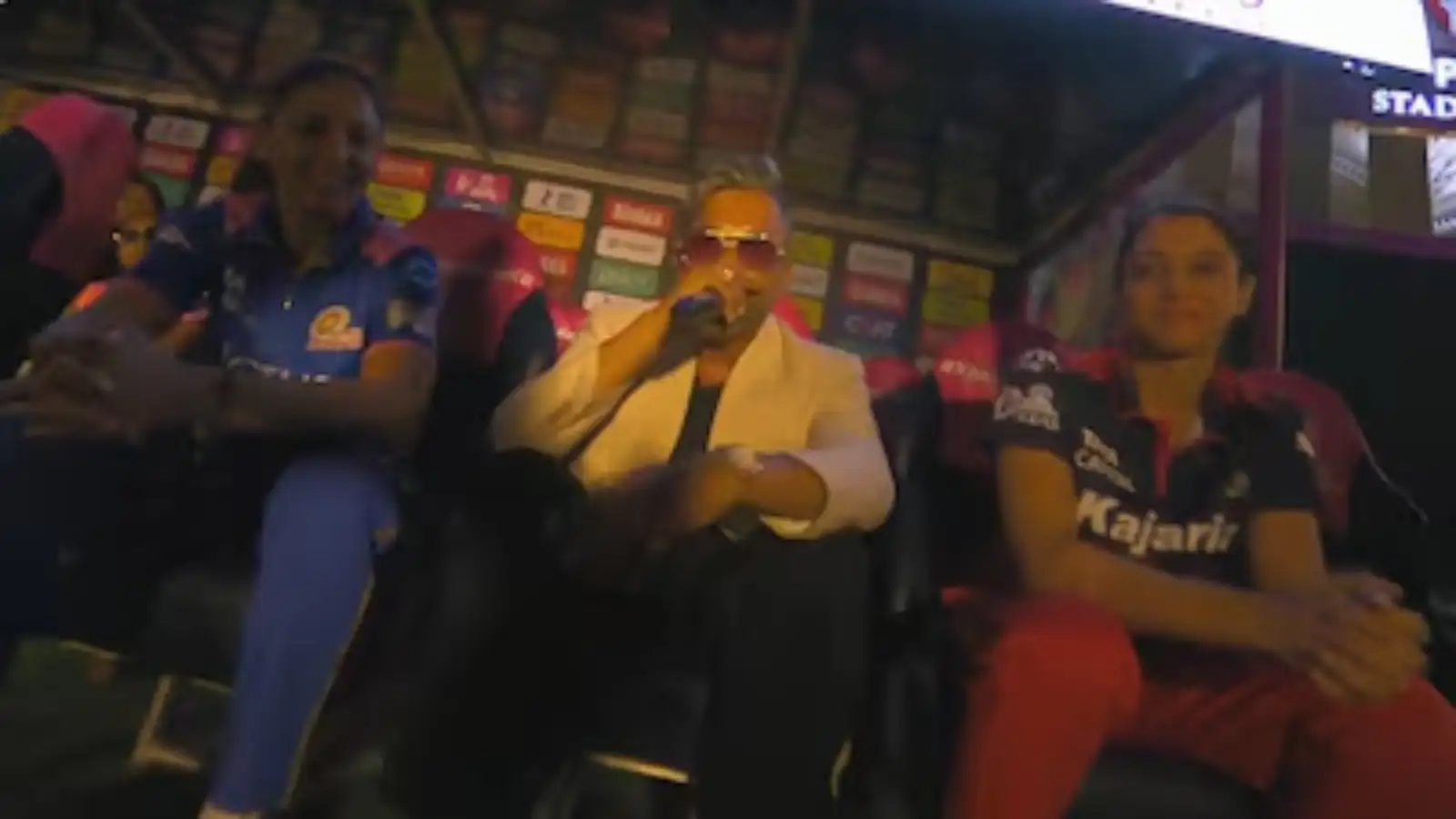 Honey Singh's Awkward Performance at WPL: Captains Smriti Mandhana and ...