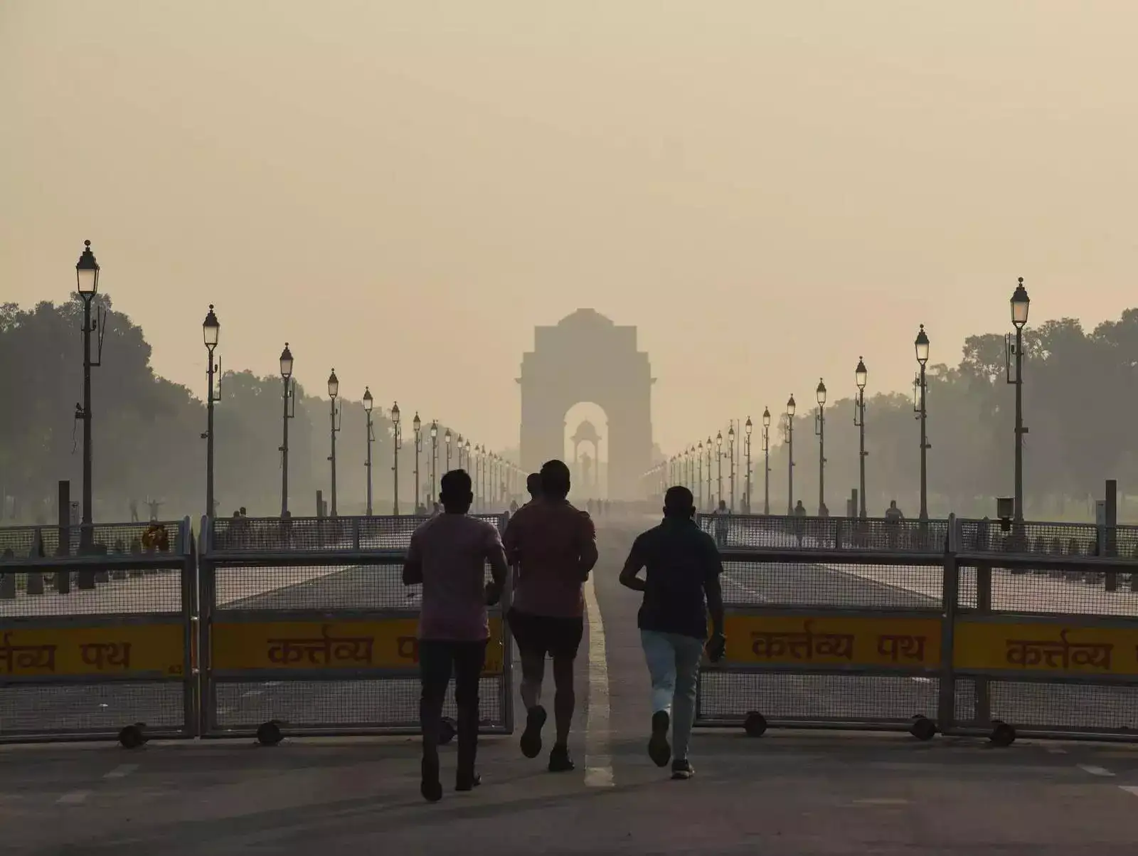 Delhi Weather: आज का मौसम धूप-छांव वाला और कल की साफ-सुथरी हवा और अच्छा मौसम